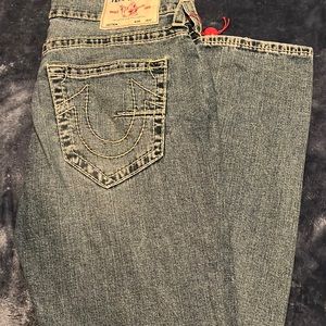 Mens size 33 x 32 relaxed skinny worn once like new